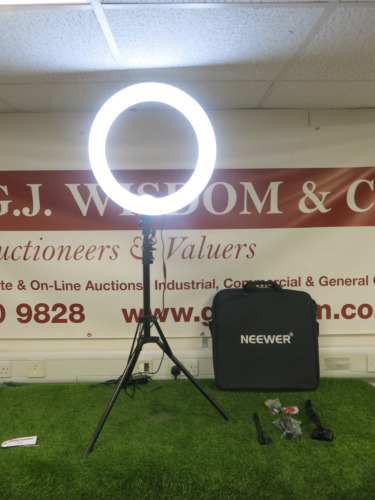 Neewer 18" Edge Lit Ring Light with Tripod, Carry Case & Yesido Selfie Stick.