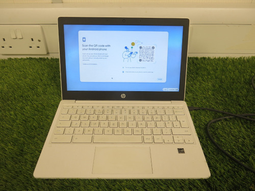 HP Chromebook, OS Chrome, RAM 2GB, Hard Drive 32GB, Model 11a-na0502sa. Comes with Power Lead.