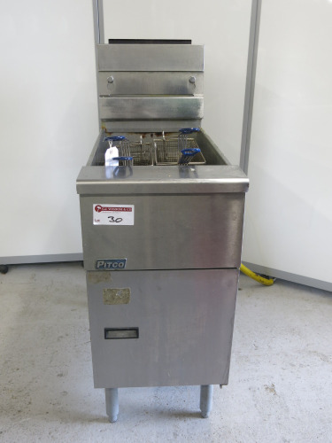 Pitco Single Tank Twin Basket Gas Deep Fat Fryer, Model SG14, S/N G16HB066259. Comes with 4 Baskets. Size H115 x W40 x D88cm.