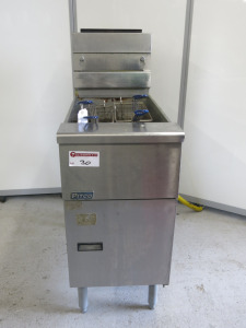 Pitco Single Tank Twin Basket Gas Deep Fat Fryer, Model SG14, S/N G16HB066259. Comes with 4 Baskets. Size H115 x W40 x D88cm.