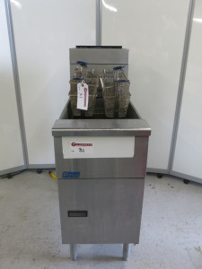 Pitco Single Tank Twin Basket Gas Deep Fat Fryer, Model SG14, S/N G22CC012543. Comes with 4 Baskets. Size H115 x W40 x D88cm.