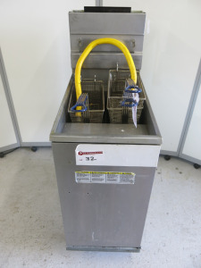 Pitco Single Tank Twin Basket Gas Deep Fat Fryer, Model 35C+, S/N G21JE061168. Comes with 4 Baskets. Size H115 x W40 x D77cm.