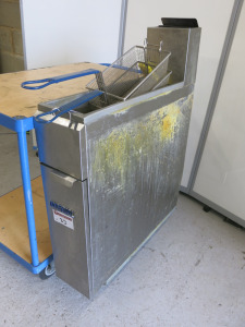 Imperial Single Tank Single Basket Gas Deep Fat Fryer, Model CIFS-25, S/N 07132624. Comes with 2 Baskets. Size H110 x W20 x D78cm.