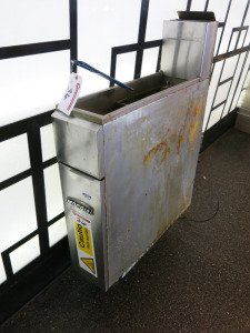 Imperial Single Tank Single Basket Gas Deep Fat Fryer, Model CIFS-25, S/N 07937021. Comes with 2 Baskets. Size H110 x W20 x D78cm.