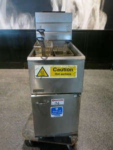 Pitco Single Tank Twin Basket Gas Deep Fat Fryer, Model 35C+, S/N G11CA005693.Comes with 4 Baskets. Size H117 x W39 x D77cm.