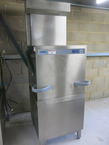 Winterhalter Run Through Dishwasher, Model PT-L, S/N 3042669, YOM 2016. Comes with 3 Trays.