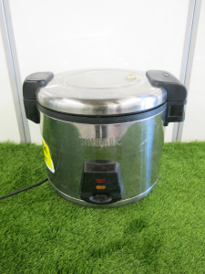 Buffalo 1950w Rice Cooker, Model J300. NOTE: switch is faulty.