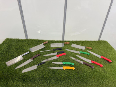 16 x Assorted Kitchen Knives & Meat Cleavers to Include: 4 x Cleavers & 12 x Assorted Knives.