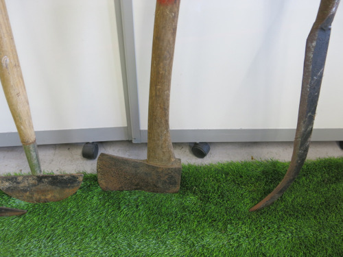 5 x Assorted Gardening Tools to Include: 1 x Axe, 1 x Bill Hook, 1 x Lopper, 1 x Lawn Shears & 1 x Lawn Edger.