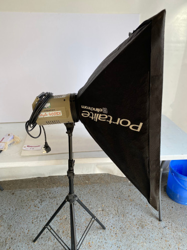 Elinchrom Style 400BX Photography Light on Stand with Diffuser.