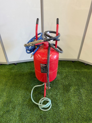 Sealey 37 Litre Shot Blaster with Water Trap & Wheels.