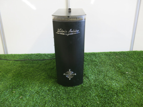 Victoria Arduino Coffee Grinder, Model Mythos 1, S/N RC0012120063638, DOM 62/2021.