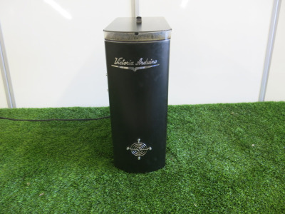 Victoria Arduino Coffee Grinder, Model Mythos 1, S/N RC0012120063638, DOM 62/2021.