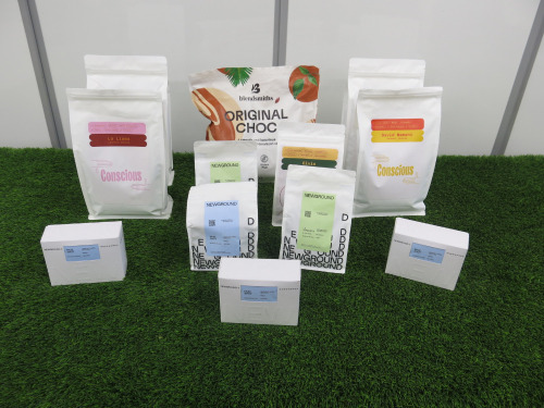 Approx 5kg of Assorted Coffee Beans to Include: 3.5kg of Assorted Conscious Coffee Beans & 1.5kg of Assorted Newground Coffee Beans. Comes with Blendsmiths 2kg Original Choc Blend.