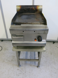 Lincat Gas Griddle, Model GS4/N, S/N 30342443. Comes with Stainless Steel Stand. Overall Size H94 x W62 x 48cm.