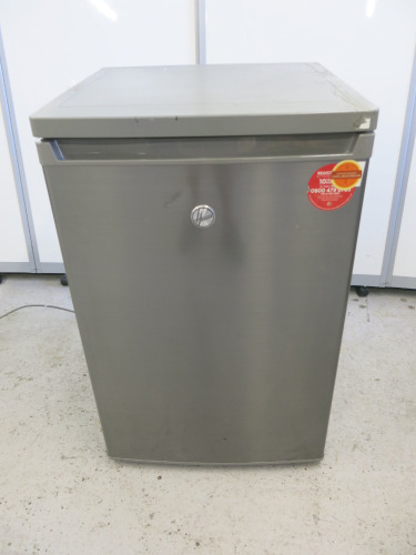 Hoover Refrigerator, Model DL1-16-4, Size H85 x W55 x D56. NOTE: missing salad drawer.