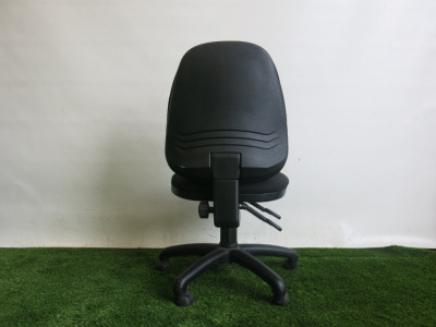 12 x Black Office Adjustable Swivel Chairs on Wheels.