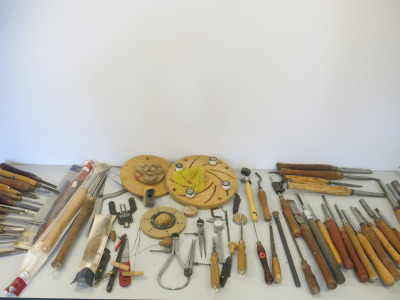 Large Quantity of Assorted Woodworking Lathe Chisels & Other Hand Tools to Include: Approx 50 x Wood Handle Tools (Henry Taylor/Wolf/Crown Tools Etc), 2 x Measuring Gauges, Markers, Compasses, Jigs & Other (As Viewed/Pictured).