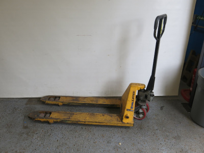 Yellow Total Lifter 2500kg Pump Truck.