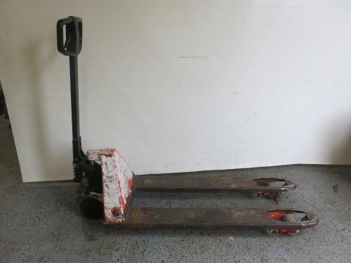 Toyota 2300kg Pump Truck.