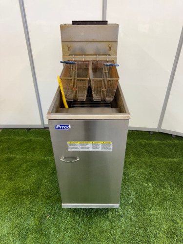 Pitco Single Tank Twin Basket Gas Deep Fat Fryer, Model 35C+, S/N G20JD041784. Size H117 x W38 x D76cm.