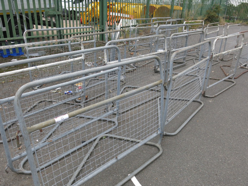 26 x Lengths of Event Link Fencing, Size H105 x W140cm.