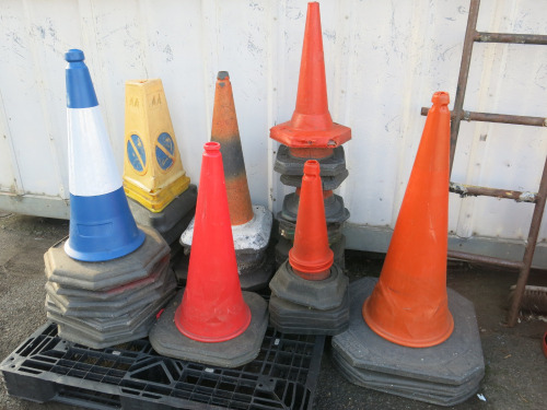 Pallet of Approx 30 x Assorted Traffic Cones.