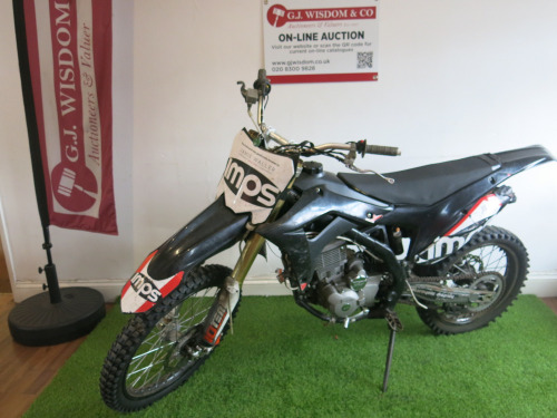 10 Ten 250cc 4 Stroke Dirt Bike, Model RX250 with Key.