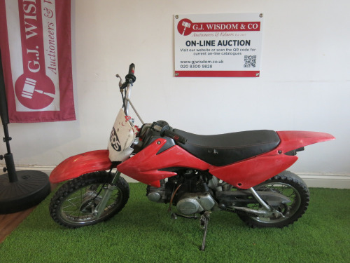 Honda CRF70F 4 Stroke Dirt Bike with Key. Year 2004.