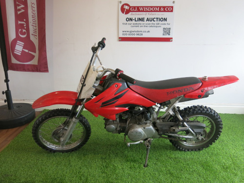 Honda CRF70F 4 Stroke Dirt Bike with Key. Year 2007.