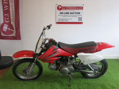 Honda CRF70F 4 Stroke Dirt Bike with Key. Year 2003.