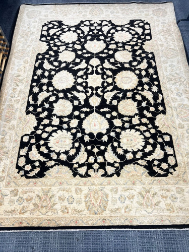 Oriental Hand Knotted Ziegler Farahan Arijana Oriental Rug in Traditional Persian Design, Believed to be Made in Pakistan or Afghanistan. Size 360 x 275cm.