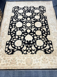 Oriental Hand Knotted Ziegler Farahan Arijana Oriental Rug in Traditional Persian Design, Believed to be Made in Pakistan or Afghanistan. Size 360 x 275cm.