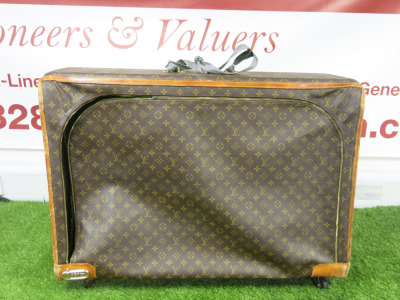 Louis Vuitton Vintage Brown Monogram Canvas Pullman 80 Suitcase. Size H62cm, W80cm & D30cm. NOTE: missing handle and very worn out, condition as viewed/inspected.