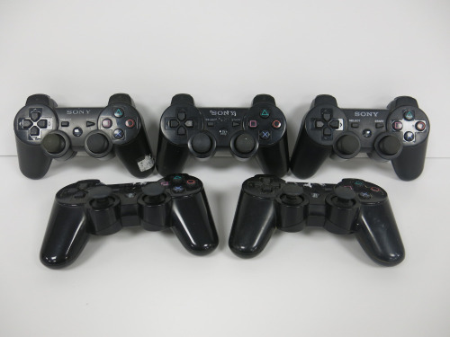 5 x Standard Black SONY PS4 Pads. NOTE: some faulty buttons, used for spares and repairs.