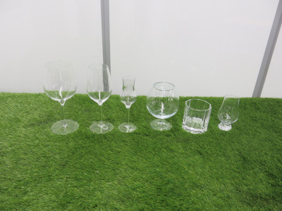 116 x Assorted Restaurant/Bar Glassware to Include: 18 x White Wine, 8 x Red Wine, 8 x Aperitif, 9 x Brandy, 36 x Tumblers & 37 x Glencairn Whisky Glasses.