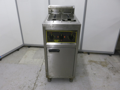 Rollergrill Free Standing Twin Tank Electric Deep Fat Fryer, 3 Phase. Size H98 x W40 x D66cm .NOTE: requires baskets.