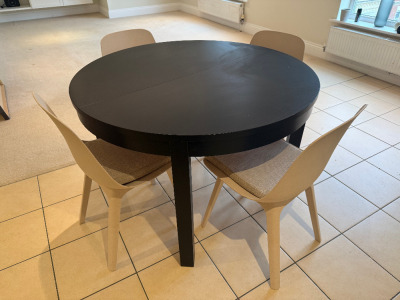 Round Extendable Dining Table in Black. Size H75cm Diameter 115cm.