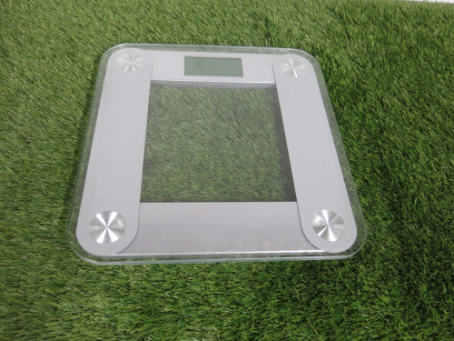 2 x Pairs of Bathroom Scales (1 x Salter A/F).