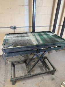 Electric Height Adjustable Platform Lift/Spraying Table. Size H100 x W114 x D67cm.