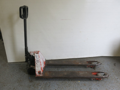 Toyota 2300kg Pump Truck.