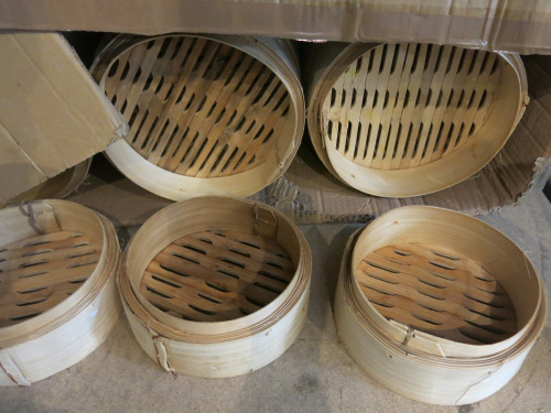 Approx. 1100 x Assorted Sized Round Bamboo Food Steamers.