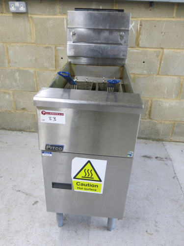Pitco Gas Single Well Double Basket Deep Fat Fryer, Model SG14, S/N G21GBO46170. Comes with 2 Baskets. H120 x W40 x D77cm.