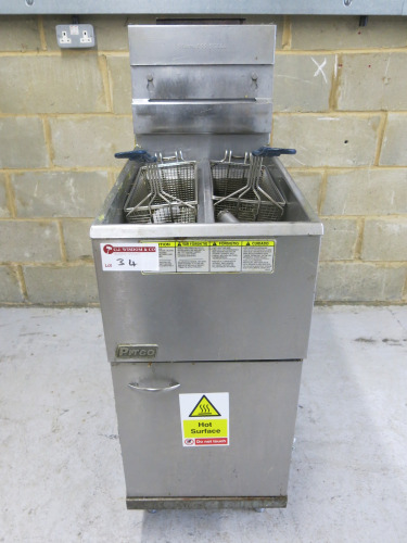Pitco Gas Single Well Double Basket Deep Fat Fryer, Model 35C+, S/N G11DC014830. Comes with 2 Baskets. H120 x W40 x D77cm.