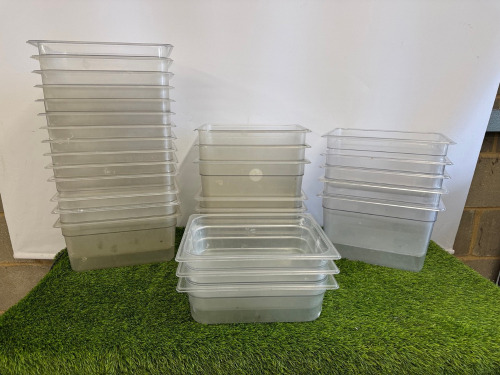 32 x Assorted Cambro & Vogue Plastic GN Containers.