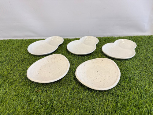 Approx. 110 x Stone Glazed Plates to Include: 40 x Egg Shaped Plate & 70 x Irregular Shaped Plate.