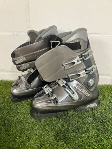 Tecnica Rival X7 Ladies Ski Boots in Grey. Size 294mm.