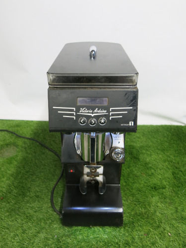 Victoria Arduino Coffee Grinder, Model Mythos 1, S/N RC0012120063633, DOM 06/2021.