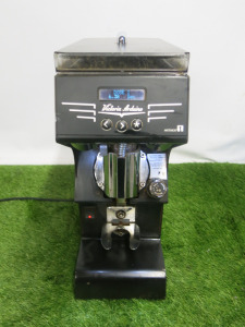Victoria Arduino Coffee Grinder, Model Mythos 1, s/n RC0012120063634 DOM 06/2021.