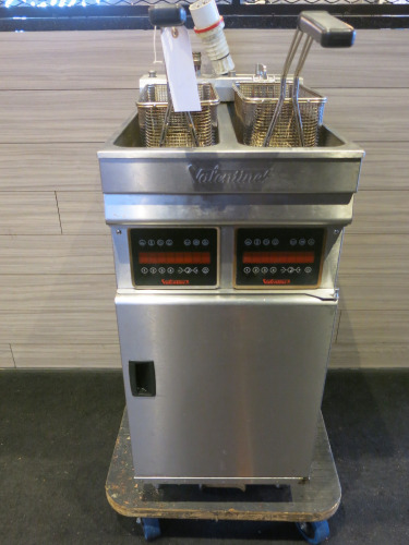 Valentine Electric Double Well Twin Basket Deep Fat Fryer, Model EVO-VC2200TP, S/N 047668, DOM 08/2021, 3 Phase. Comes with 2 Baskets.